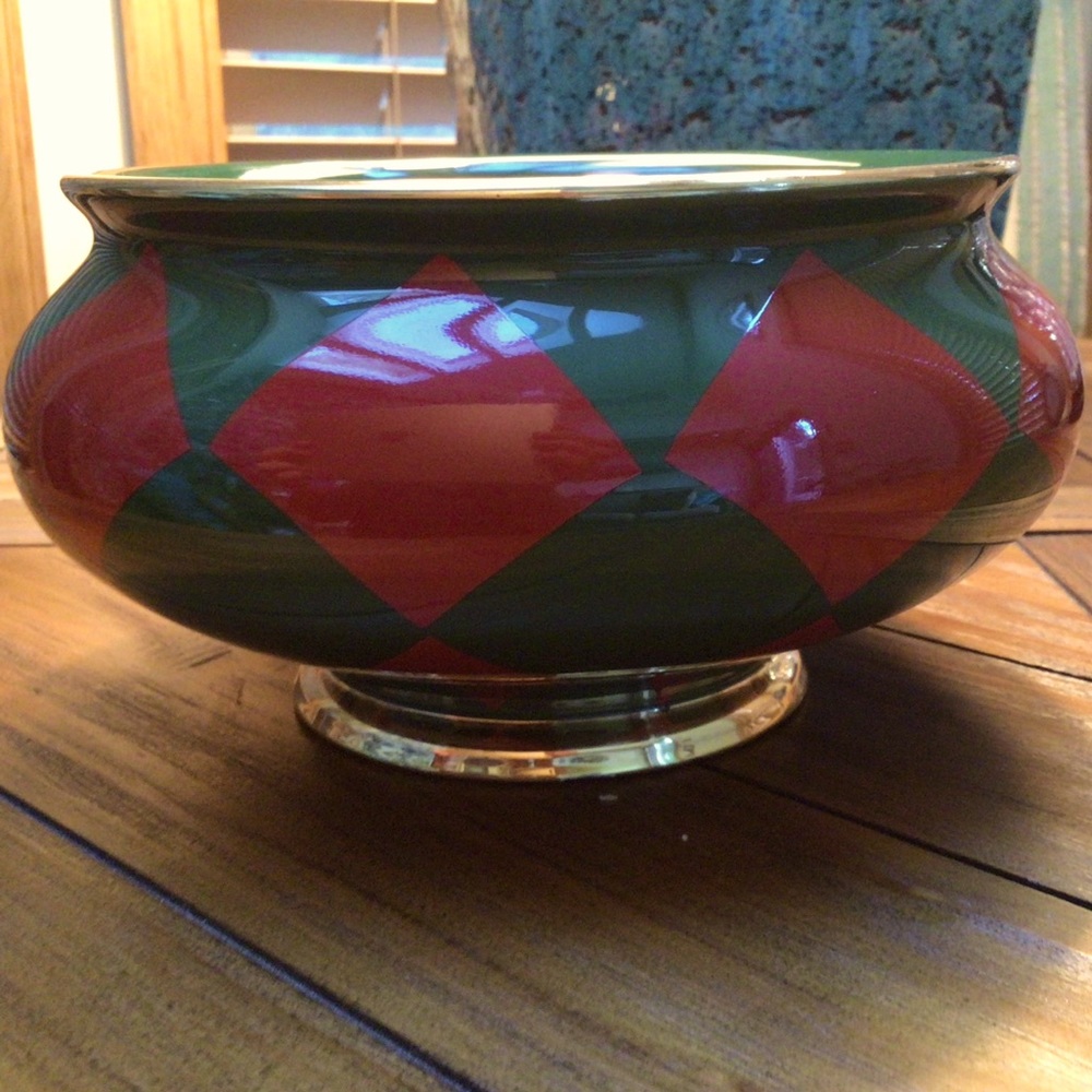 Christmas ceramic bowl/vase . EUC.